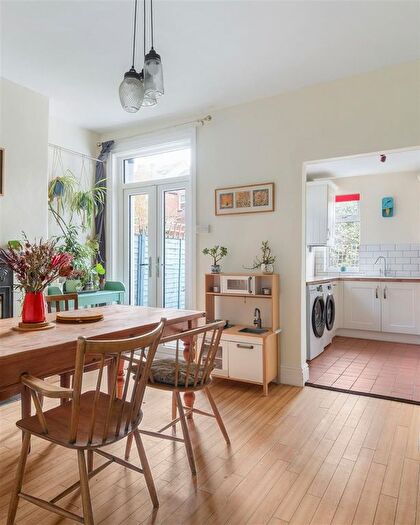 4 Bedroom Terraced House For Sale In Wadbrough Road, Botanical Gardens, S11