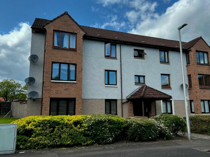 3 Bedroom Flat To Rent In Pentland Terrace, High Valleyfield, KY12