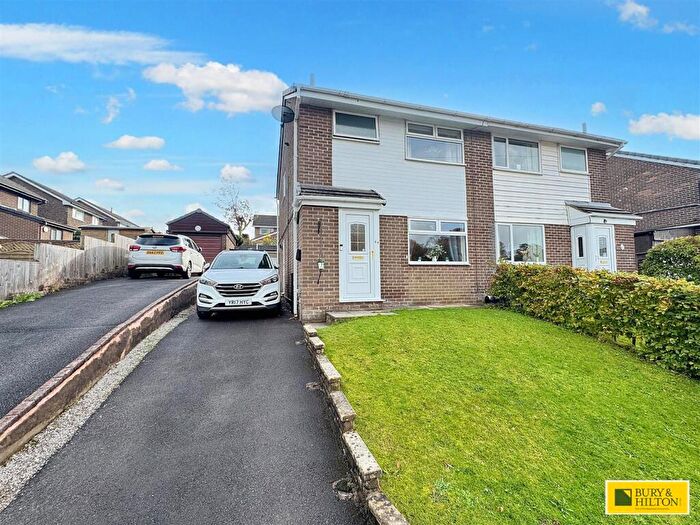 3 Bedroom Semi-Detached House For Sale In Amberley Drive, Buxton, SK17