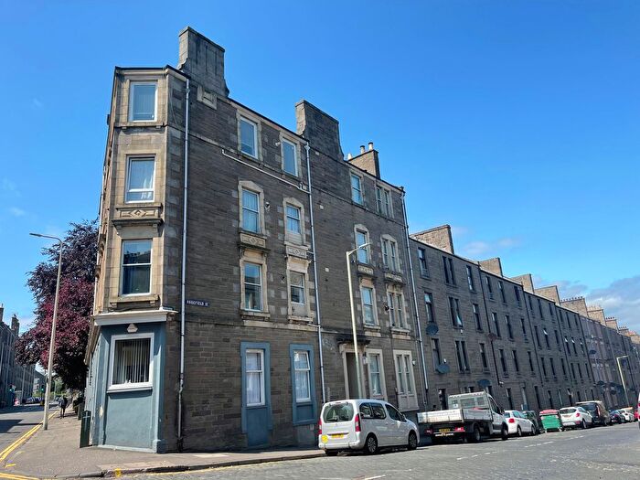 2 Bedroom Flat To Rent In Rosefield Street, Dundee, Angus, DD1