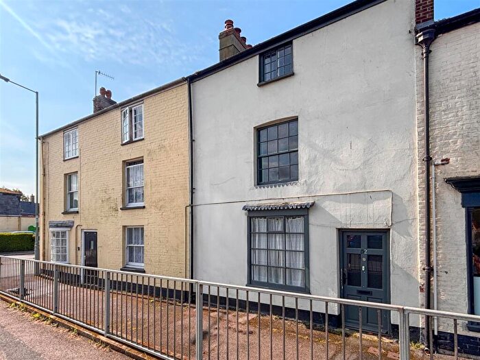 3 Bedroom Terraced House To Rent In West Street, Bridport, DT6