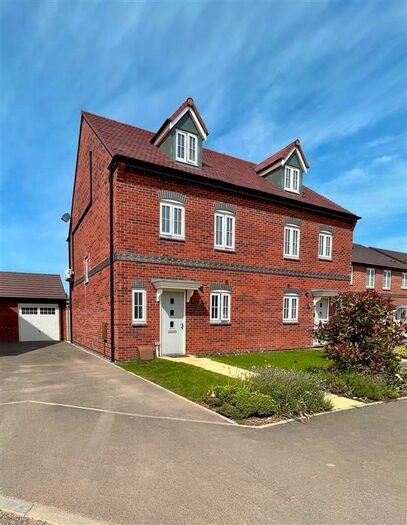 3 Bedroom Property To Rent In Meadow Way, Tamworth, B79