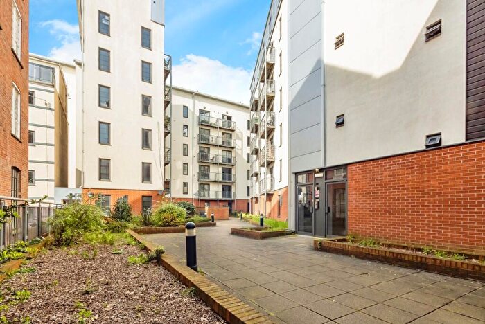 2 Bedroom Flat For Sale In Derby Road, Nottingham, Nottinghamshire, NG7