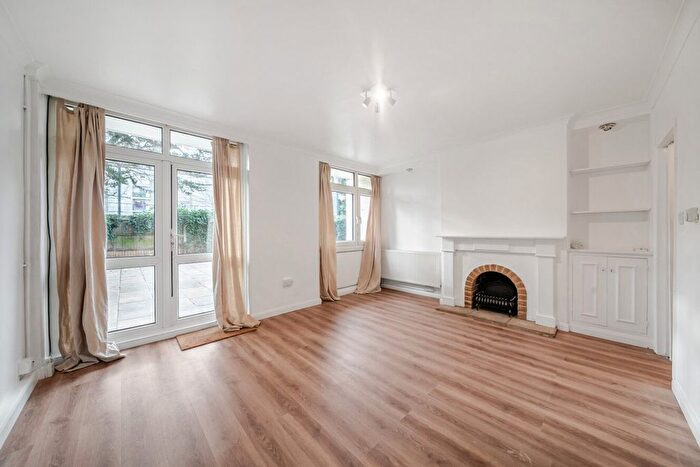 3 Bedroom Flat For Sale In Limpsfield Avenue, Southfields, London, SW19