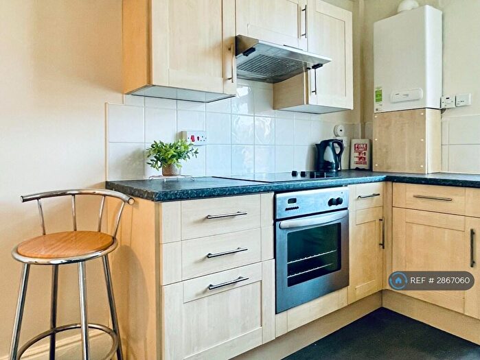 1 Bedroom Flat To Rent In Aston Street, Leeds, LS13