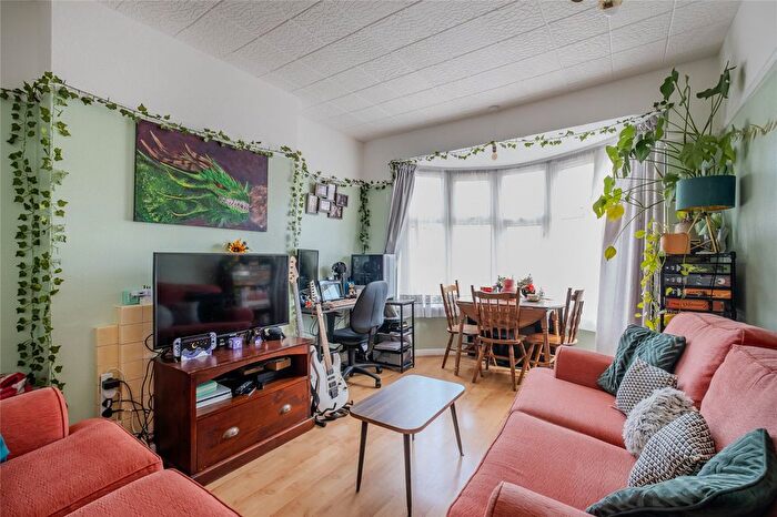 1 Bedroom Flat To Rent In Trelawn Road, London, SW2