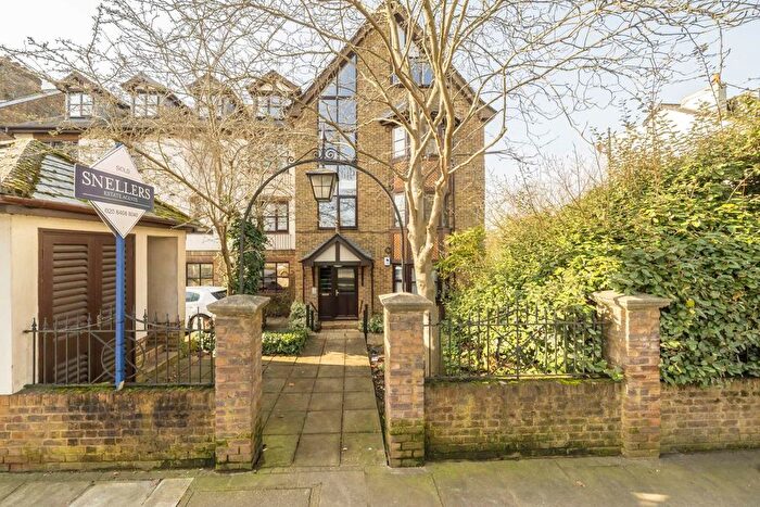 Studio For Sale In Kingston Road, Teddington, TW11