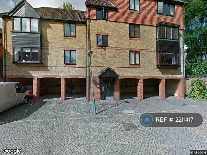 1 Bedroom Flat To Rent In Cliffe Walk, Sutton, SM1