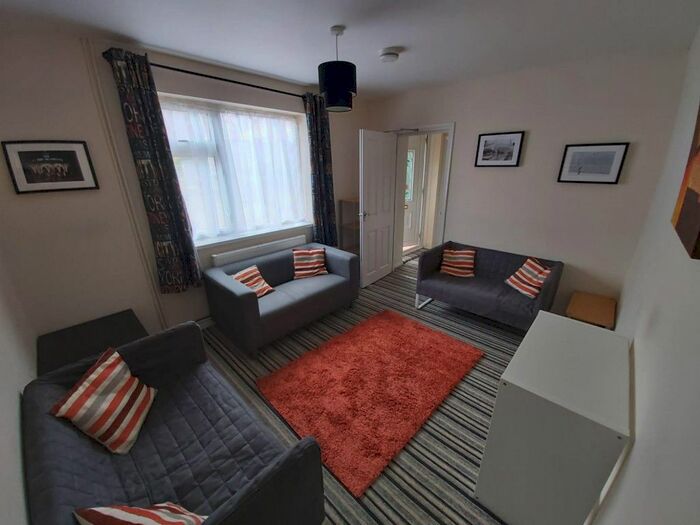 5 Bedroom Property To Rent In Hillside, Brighton, BN2