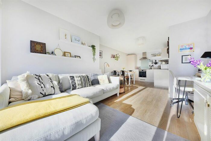 1 Bedroom Flat To Rent In Mildmay Avenue, London, N1