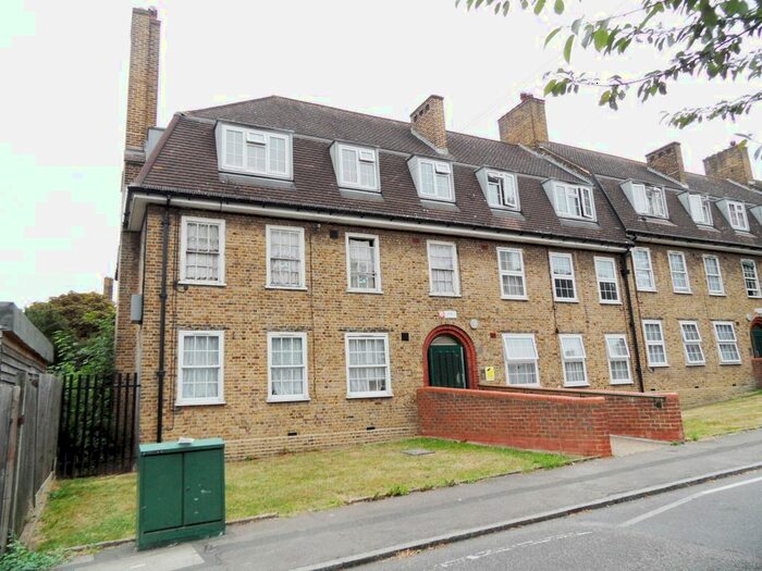 2 Bedroom Flat To Rent In Wingrove Road, Catford SE6