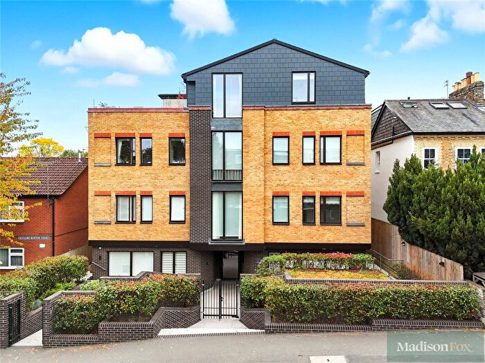 2 Bedroom Flat For Sale In Palmerston Road, Buckhurst Hill, Essex, IG9