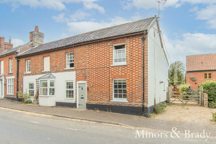 4 Bedroom End Of Terrace House For Sale In Church Street, Carbrooke, IP25