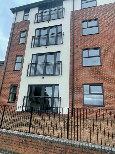 2 Bedroom Flat To Rent In Pheasant House, Dove Mews, Lakeside, DN4