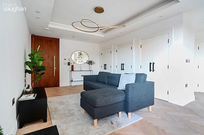 2 Bedroom Flat To Rent In Gloucester Place, Brighton, East Sussex, BN1