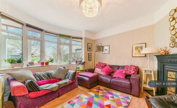 3 Bedroom End Of Terrace House To Rent In Collingwood Road, Sutton, SM1
