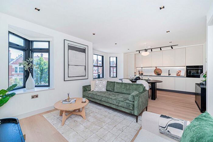 1 Bedroom Flat To Rent In Twyford Avenue, London, W3