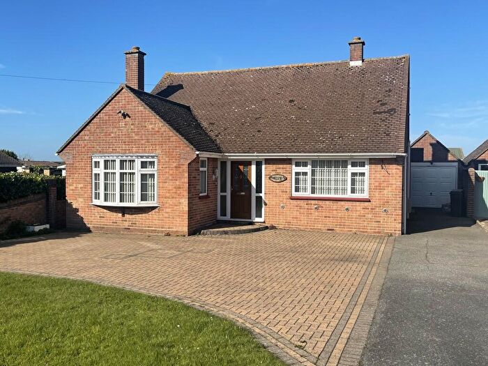 2 Bedroom Detached Bungalow For Sale In Coggeshall Road, Braintree, CM7