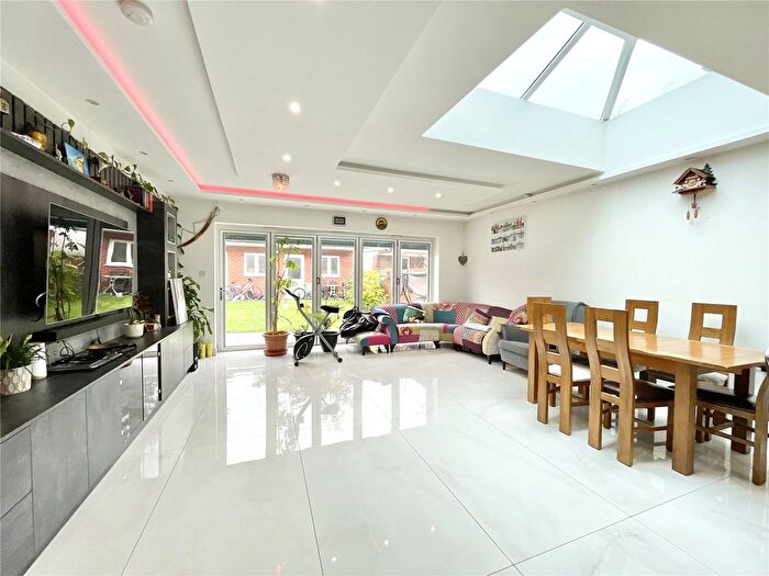 4 Bedroom Semi-Detached House To Rent In Tewkesbury Gardens, London, NW9