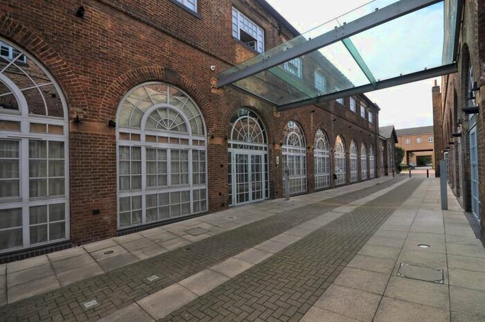 2 Bedroom Flat To Rent In Elvet Avenue, Gidea Park, Romford, RM2