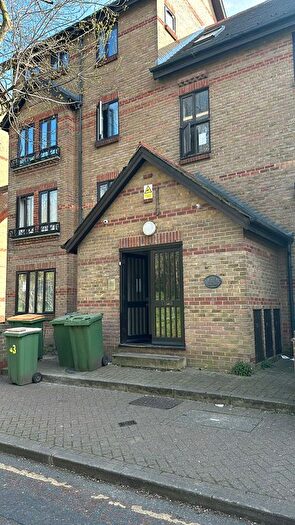 1 Bedroom Flat To Rent In Hallywell Crescent, London, E6