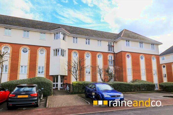 2 Bedroom Flat To Rent In Walsingham Close, Hatfield, AL10