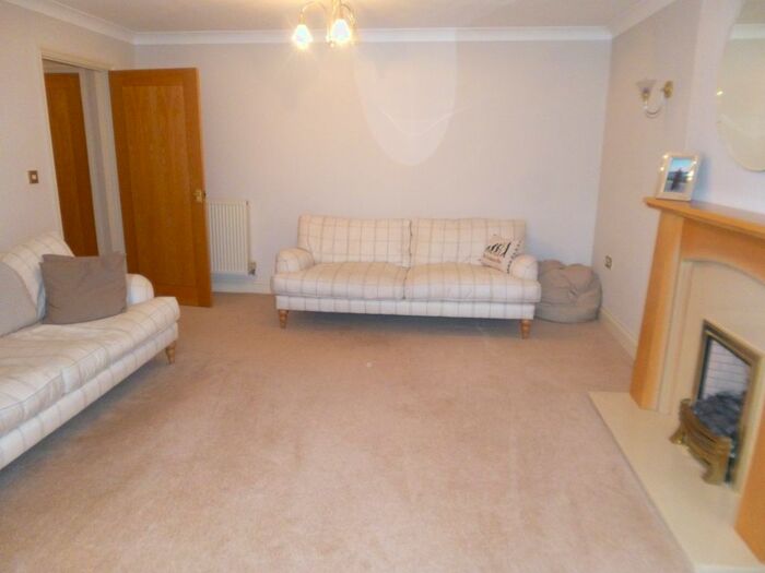 5 Bedroom Detached House To Rent In Athenia Close, Goffs Oak Cuffley EN7