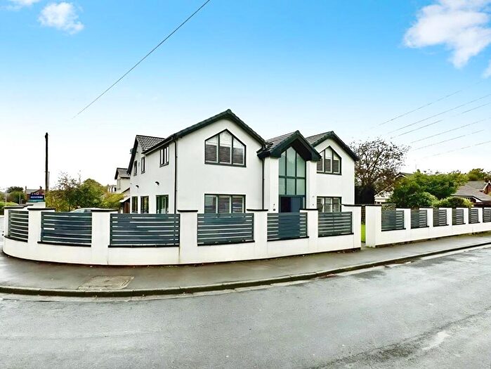 4 Bedroom Detached House For Sale In Beatrice Road, Worsley, Manchester, M28