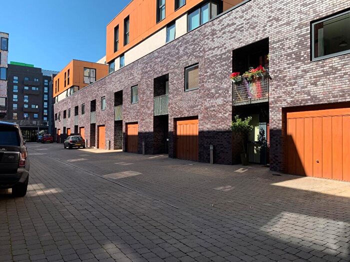 2 Bedroom Town House To Rent In Advent Way, Manchester, M4