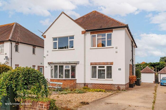 2 Bedroom Flat For Sale In Cooper Dean Drive, Bournemouth, BH8