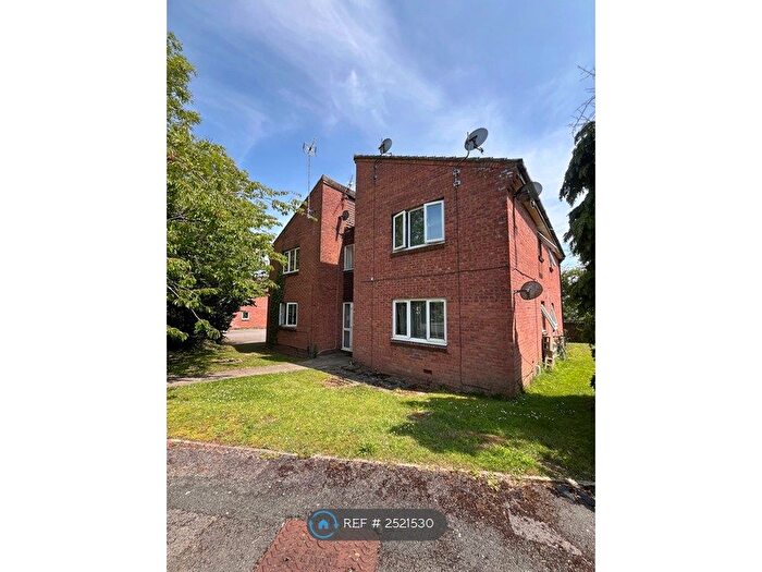 Studio To Rent In Stonefield Close, Eastleaze, Swindon, SN5