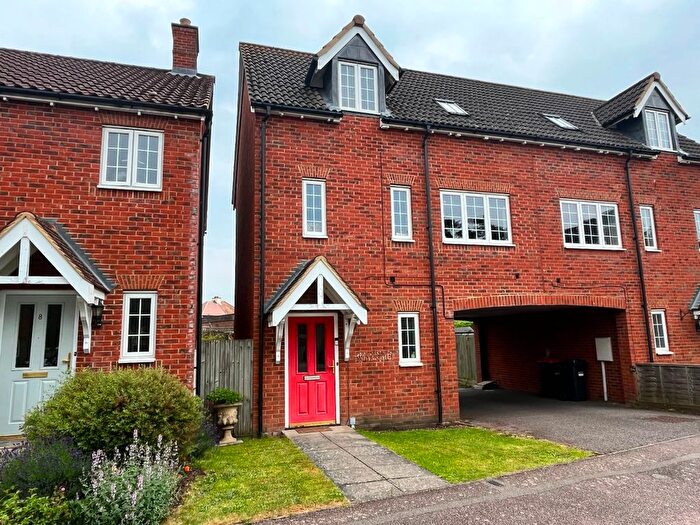 2 Bedroom Town House For Sale In Lovat Meadow Close, Newport Pagnell, MK16