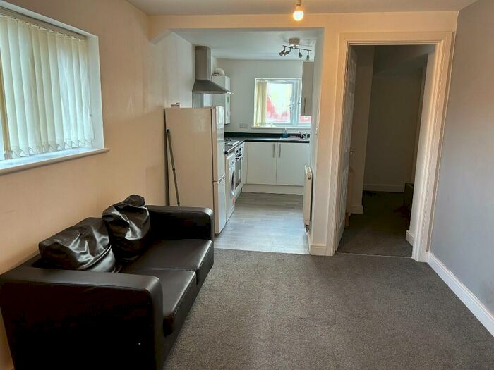2 Bedroom Apartment To Rent In Basford Road, Nottingham, Nottinghamshire, NG6