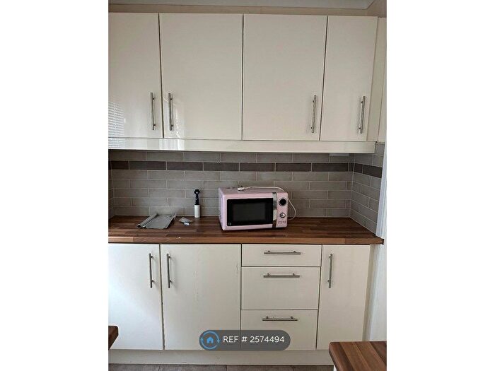 2 Bedroom Bungalow To Rent In Ocean Road, Leicester, LE5