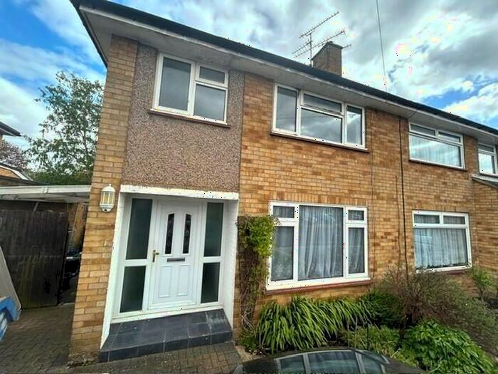 3 Bedroom Semi-Detached House To Rent In Blunden Road, Farnborough, GU14