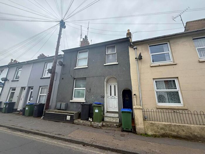 2 Bedroom Flat To Rent In South Road, Newhaven, East Sussex, BN9