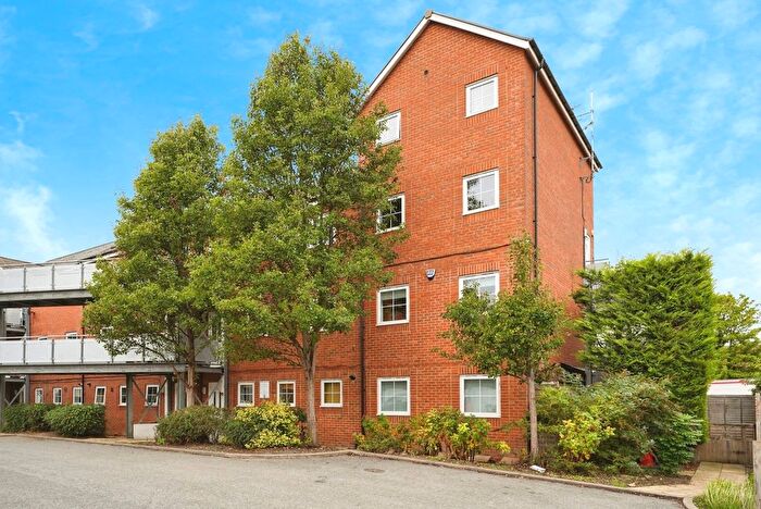 2 Bedroom Flat For Sale In Lower Leys, Evesham, Worcestershire, WR11
