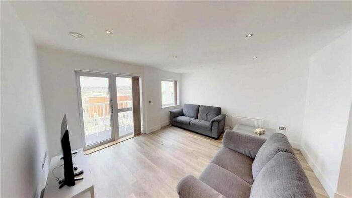 3 Bedroom Flat To Rent In Station View, Guildford, GU1