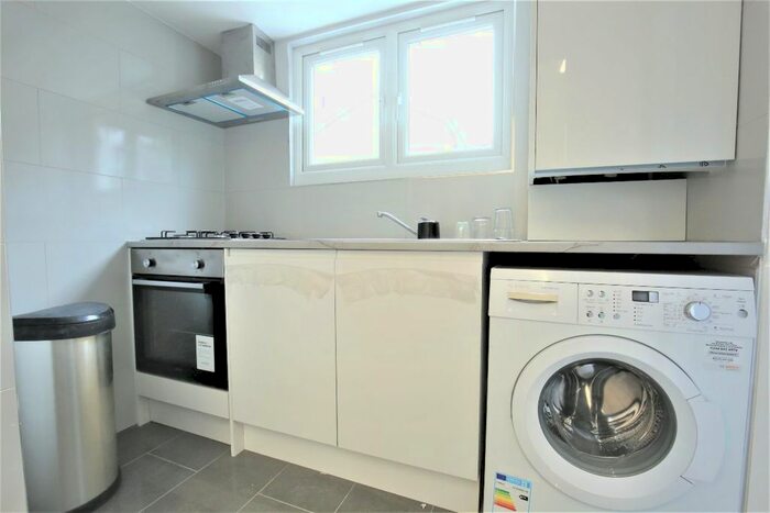 4 Bedroom Flat To Rent In Caledonian Road, London, N7