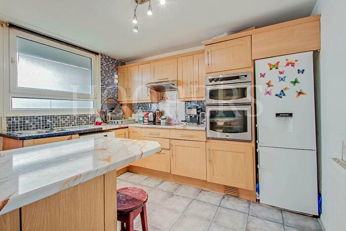 2 Bedroom Flat For Sale In Ainsworth Close, London, NW2