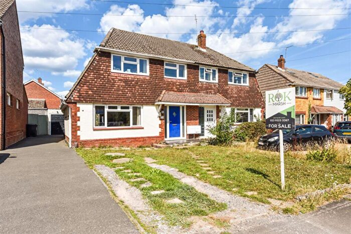 3 Bedroom Semi-Detached House For Sale In Willow Tree Avenue, Waterlooville, PO8