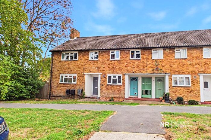 3 Bedroom Maisonette For Sale In Mansfield Road, Chessington, Surrey., KT9