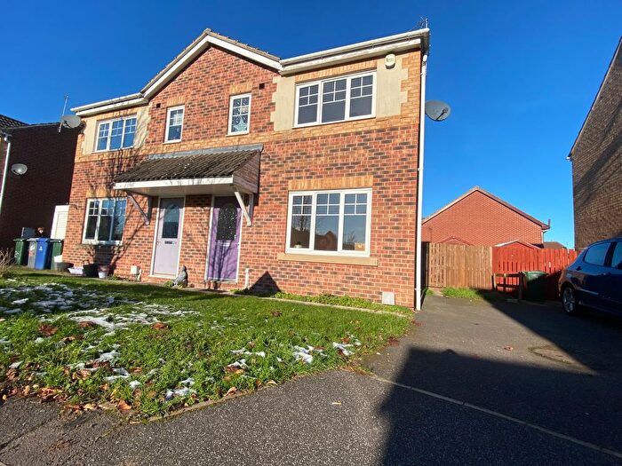 3 Bedroom Property To Rent In Castle Avenue, Rossington, Doncaster, DN11