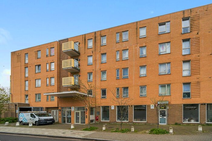 2 Bedroom Flat To Rent In Childers Street, London, SE8