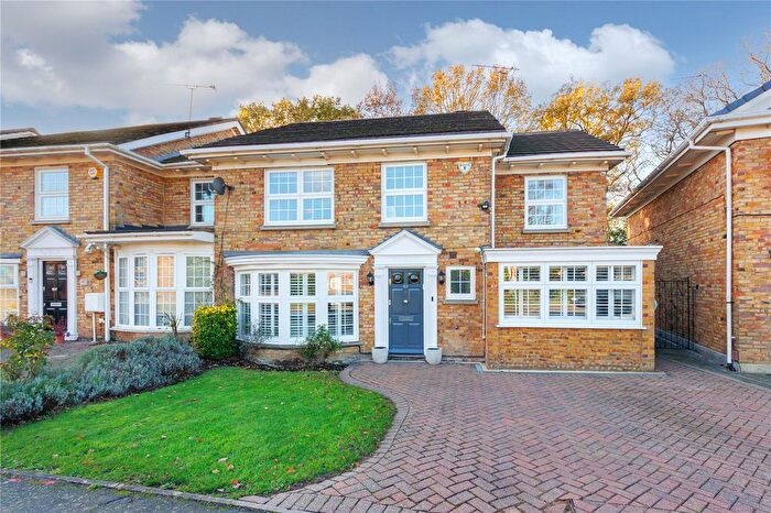 4 Bedroom End Terrace House For Sale In Hartfield Avenue, Elstree, Borehamwood, Hertfordshire, WD6