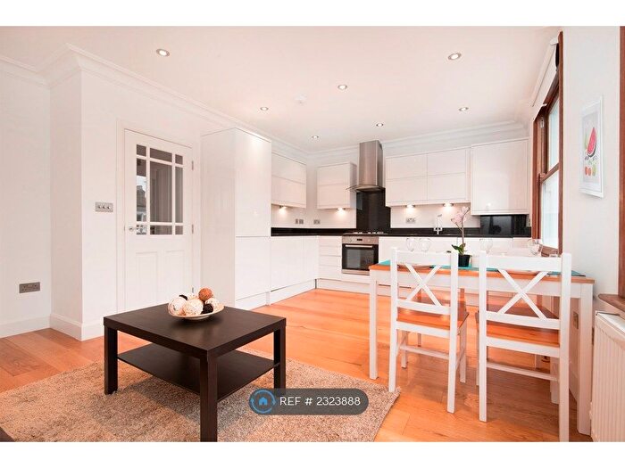 3 Bedroom Flat To Rent In Lancaster Road, London, N4