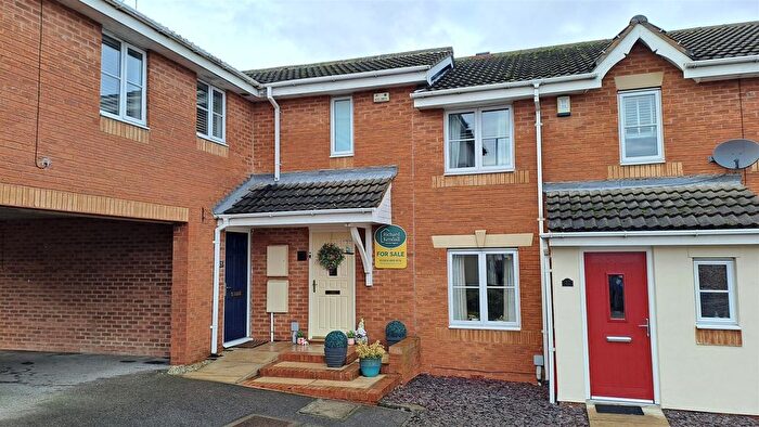 2 Bedroom Town House For Sale In Swale Approach, Normanton, WF6