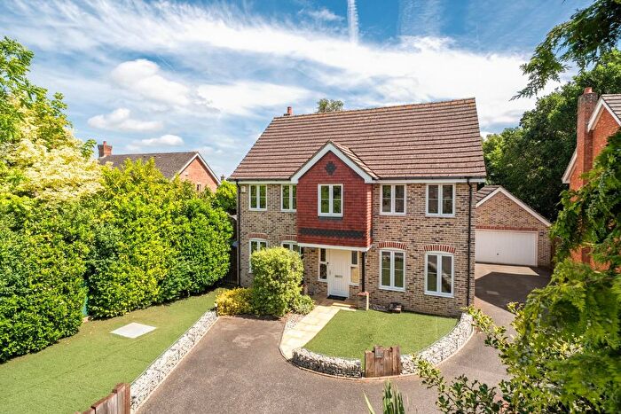 4 Bedroom Detached House For Sale In Hoads Wood Gardens, Ashford, TN25