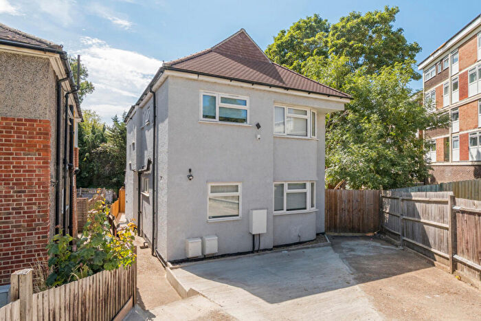 2 Bedroom Maisonette For Sale In Meadowview Road, London, SE6
