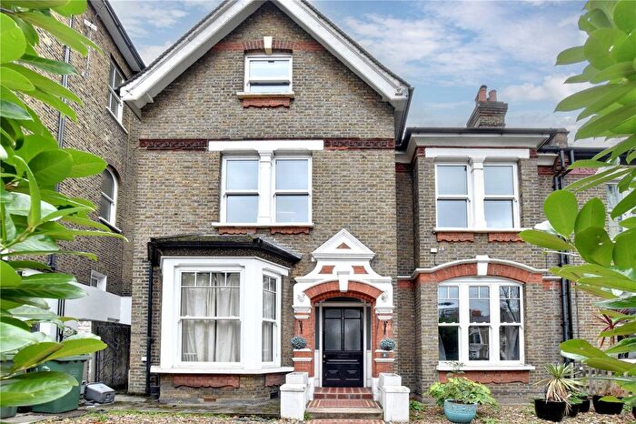 2 Bedroom Flat For Sale In Lewisham Hill, Lewisham, London, SE13